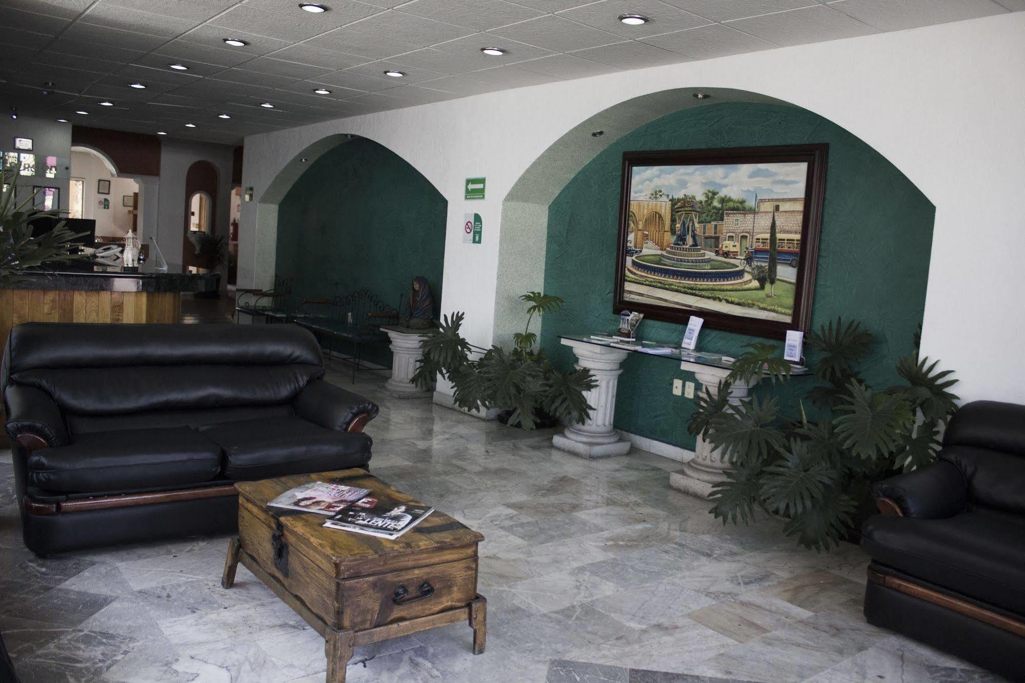 Estanza Hotel & Suites Morelia Exterior photo